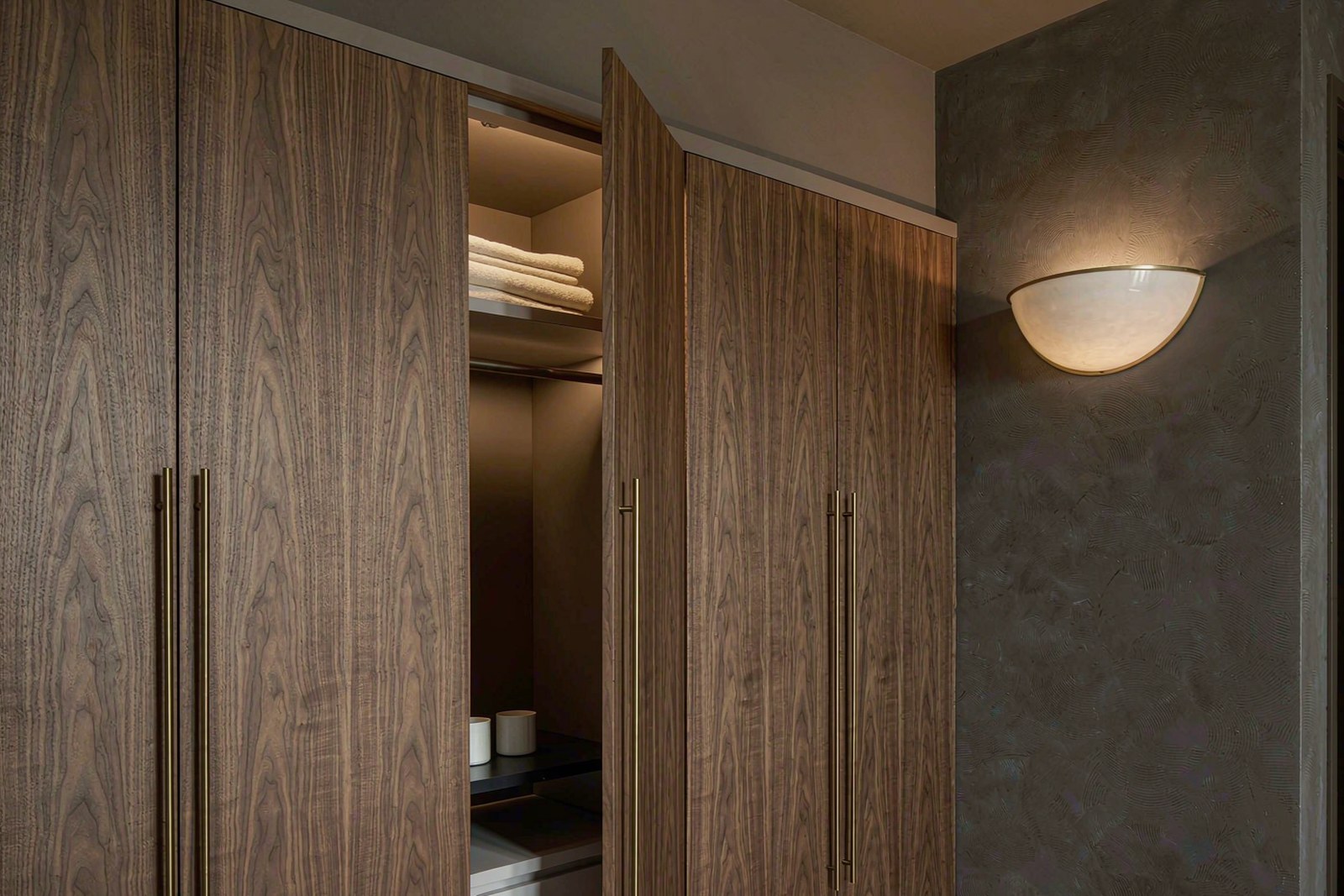 Wardrobes & Storage