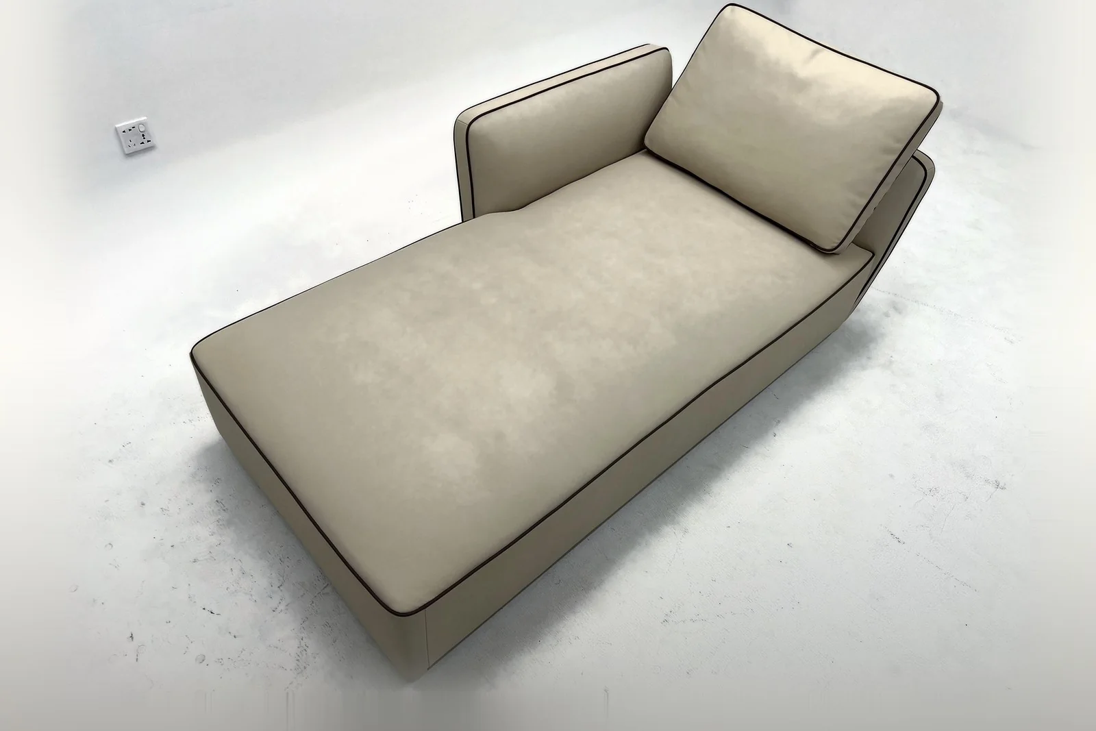 Chaises & Ottomans